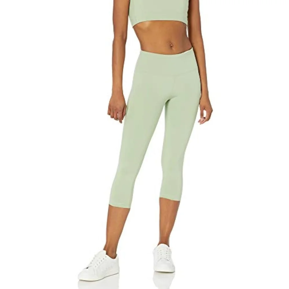 NWT Amazon Essentials Womens Active Sculpt Mid Rise Capri Legging 